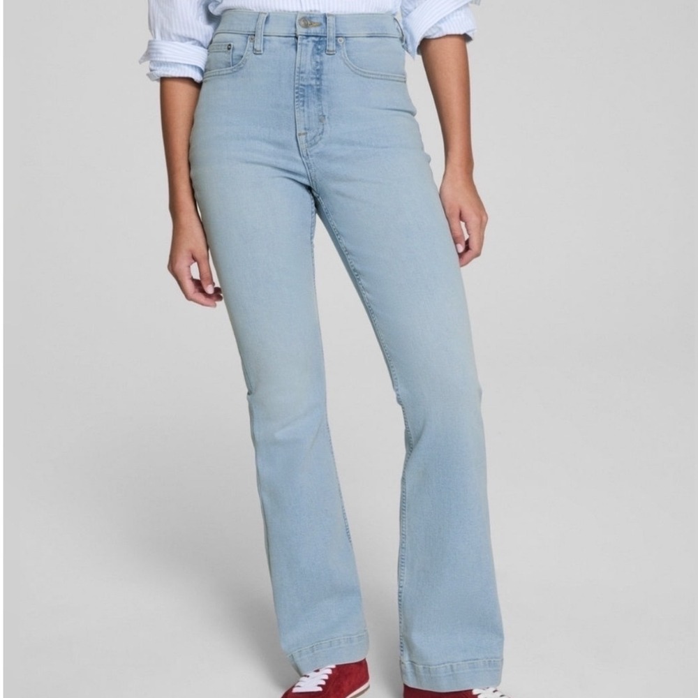SPANX lycra fitsense Flare Jeans In Turner Wash Size 20 NWT